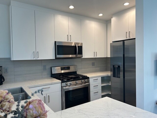 Foto del edificio - 4162 Woodcliff Rd