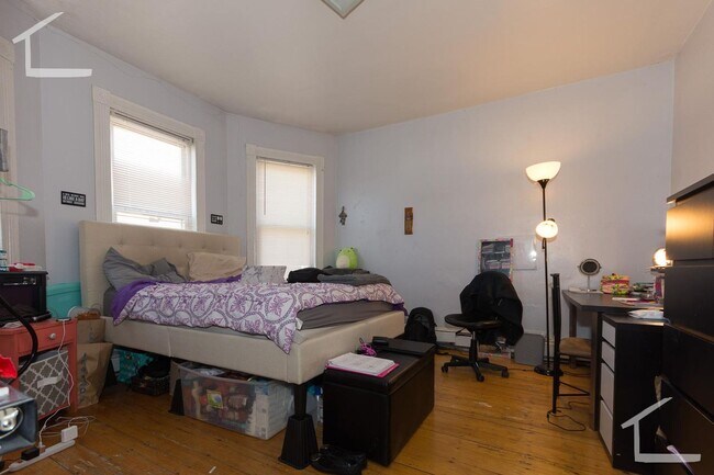 Foto del edificio - 244 Hillside St