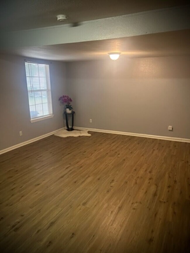 Foto del edificio - 739 E Ashby Pl