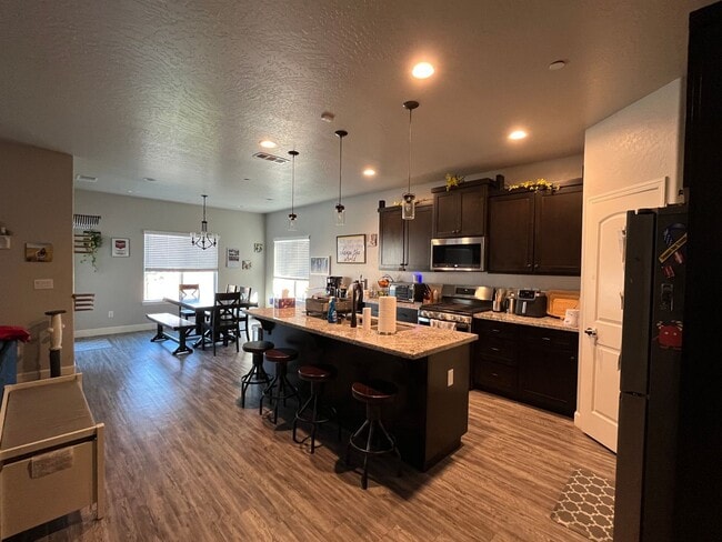 Building Photo - Beautiful home coming soon in Reedley!