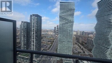 Building Photo - 448 Burnhamthorpe Rd W