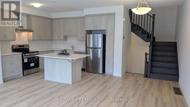 Building Photo - 11 Pearen Ln