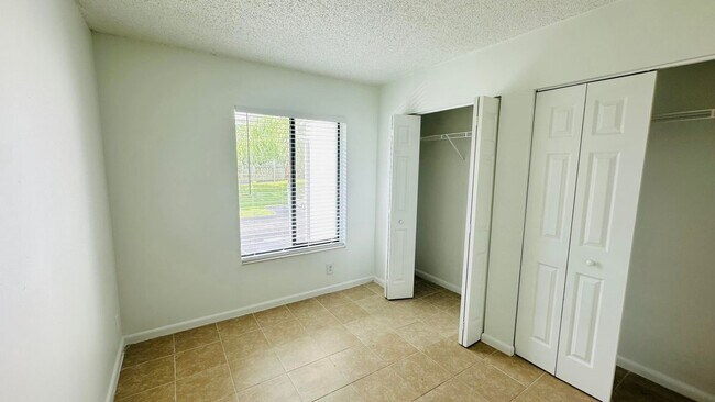 Building Photo - 1006 Green Pine Blvd