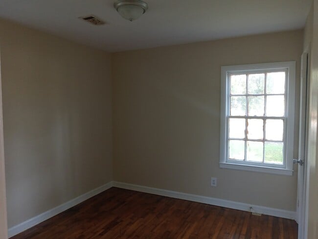 Building Photo - 601 S Shadowlawn Dr