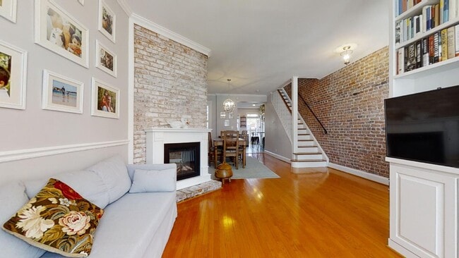 Building Photo - 1114 G St NE