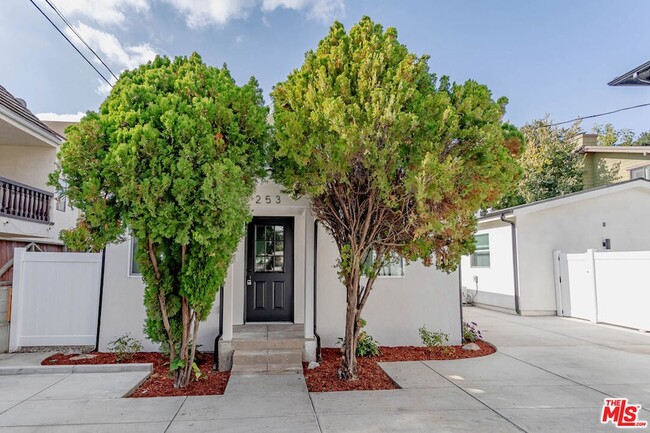 Photo - 253 S Catalina Avenue Unit House
