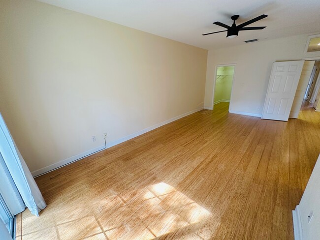 Building Photo - 6217 Vista Verde Dr W