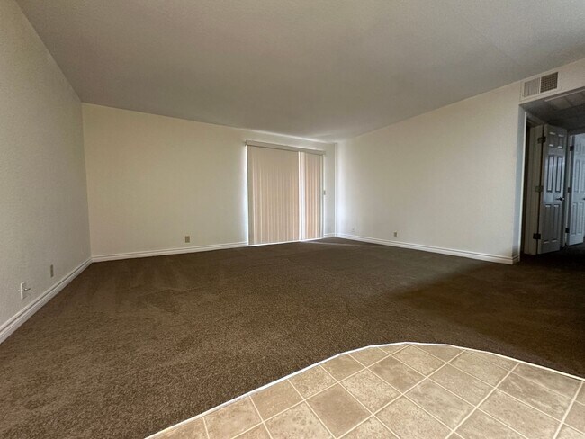 Foto del edificio - 4320 Sandy River Dr