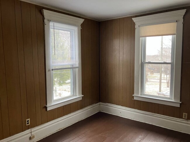 Building Photo - 736 S Seneca Ave