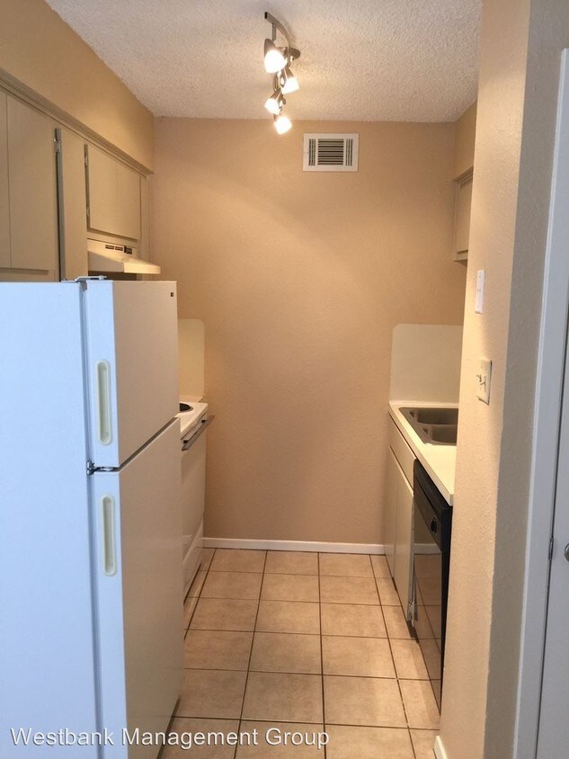 Building Photo - 5301 Saint Georges Grn