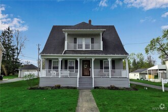 Building Photo - 31 Maple Ave
