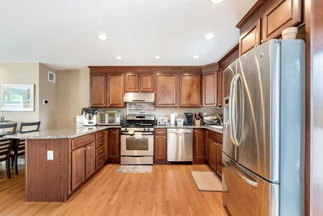 Building Photo - 83 Orient Ave