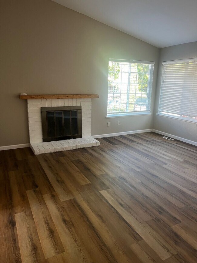 Foto del edificio - 3 Bedroom/2 Bathroom Single Story Home In ...