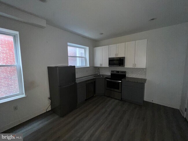 Building Photo - 1829 N 33rd St