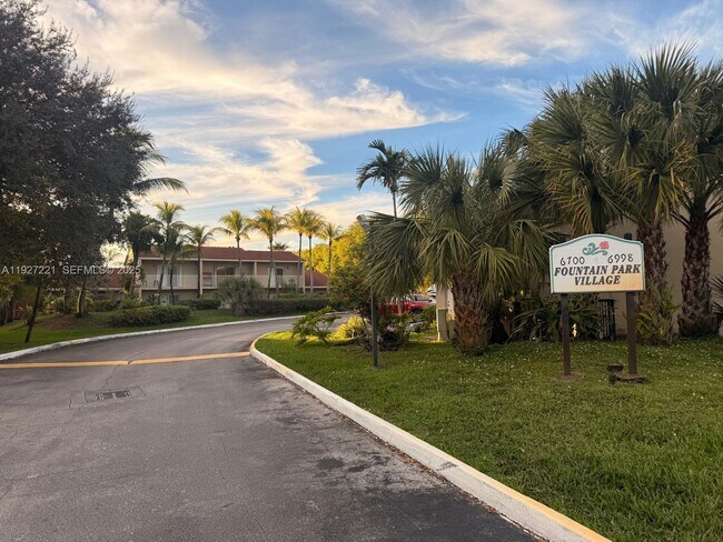 Foto del edificio - 6864 NW 166th Terrace