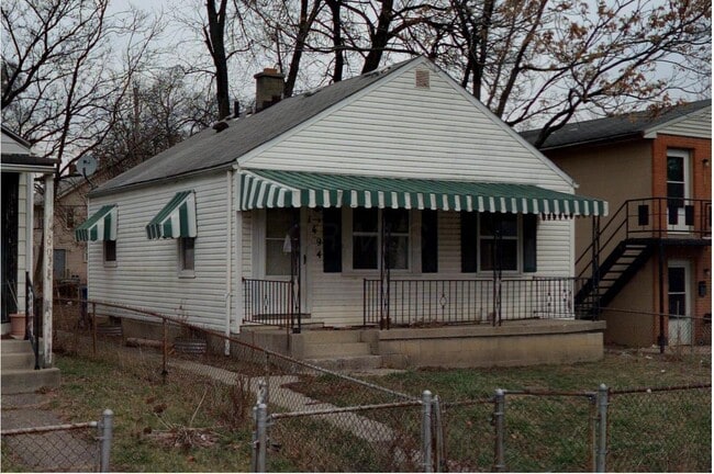 Building Photo - 1494 E 25th Ave