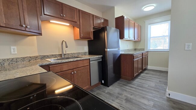 Building Photo - 39 W School St