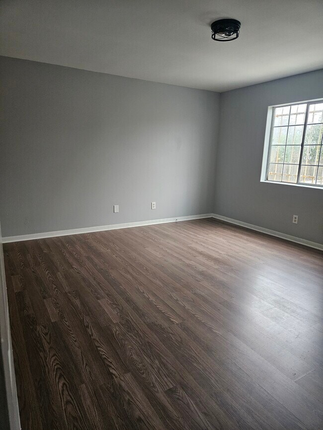 Foto del edificio - 1539 W 58th St
