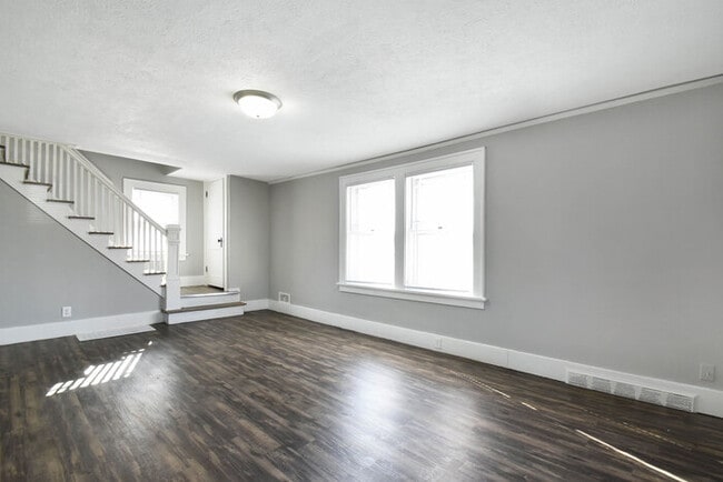 Building Photo - 1246 Diamond Ave