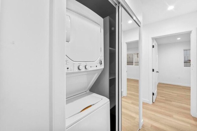 Building Photo - 739 N Formosa Ave