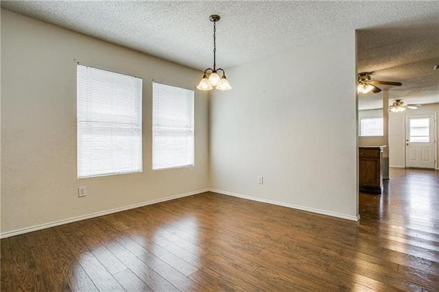 Building Photo - 2620 Clear Brook Dr