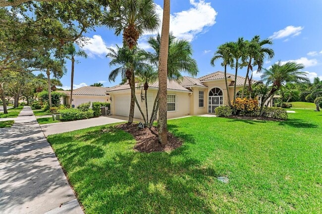 Building Photo - 8533 SE Palm Hammock Ln