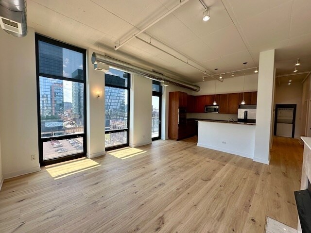 Foto del edificio - 740 W Fulton St