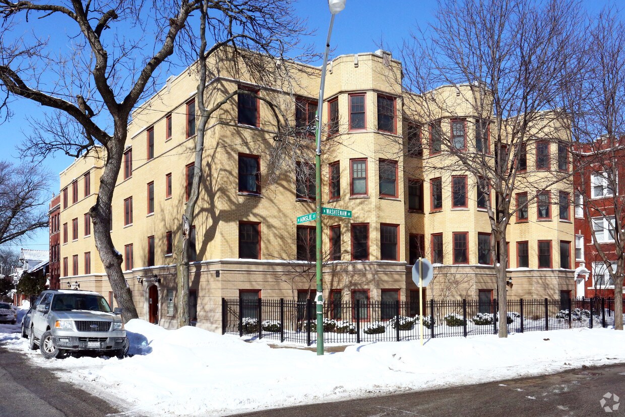 Primary Photo - Ainslie & Washtenaw Apartments
