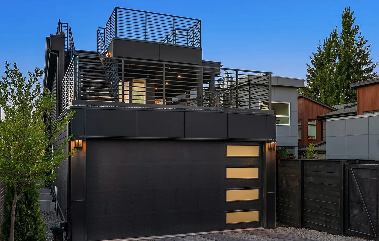 Foto principal - 421 14th Ave W