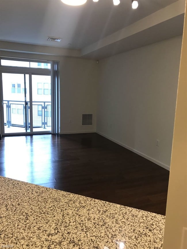Building Photo - 1 br, 1 bath Apartment - 125 S Huntington Ave
