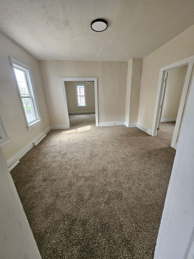 Building Photo - 623 Raspberry St