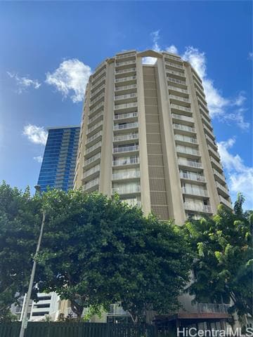 Building Photo - 750 Amana St