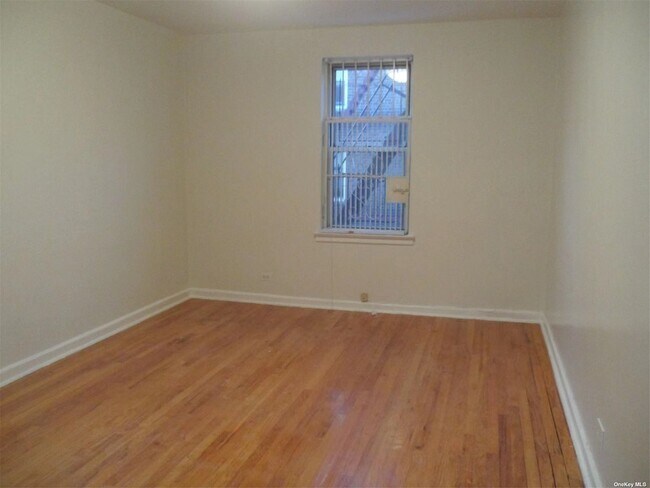 Foto del edificio - 134-39 Blossom Ave