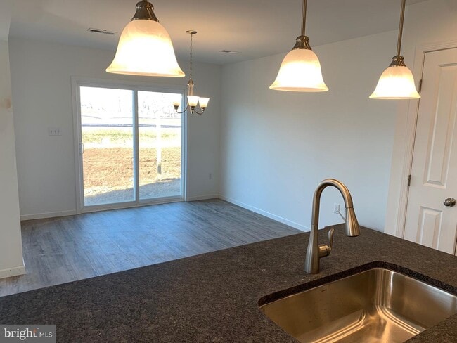 Building Photo - 6 Shillington Ln