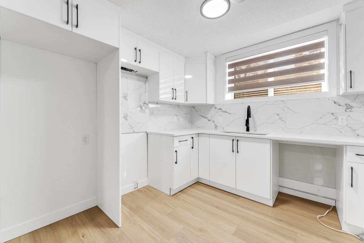 Photo du bâtiment - 10631-BS148 148 St NW