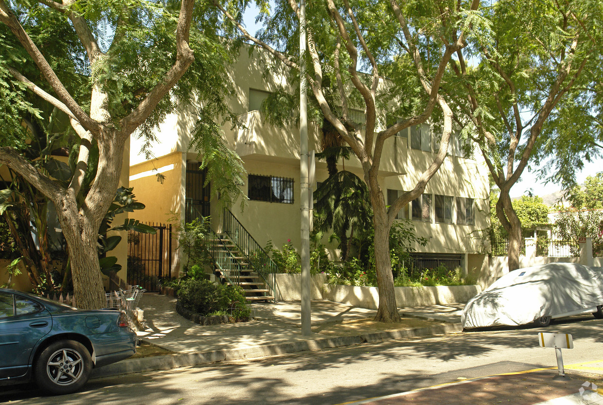 Foto principal - 1235 N Formosa Ave