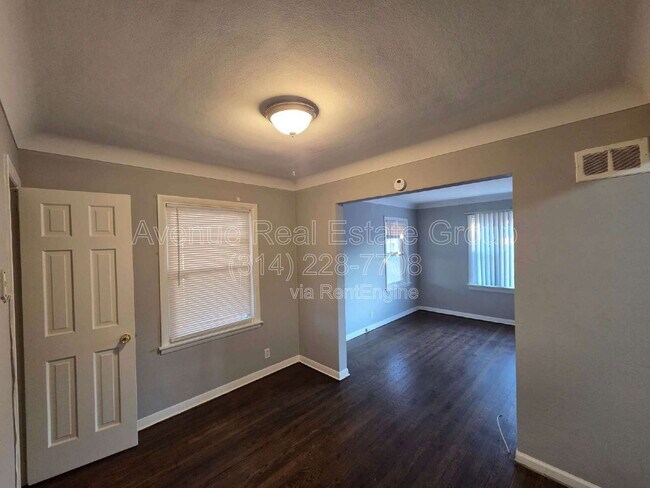 Foto del edificio - 8573 Kathlyn Dr