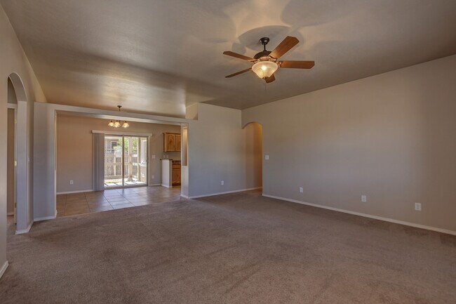 Building Photo - Pet Friendly 3 Bedroom, 2 Bath Home in Prescott Valley!