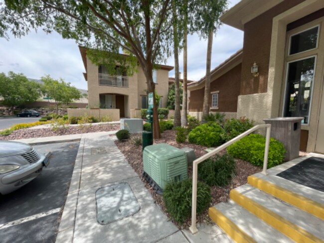 Building Photo - 3910 Legend Hills St