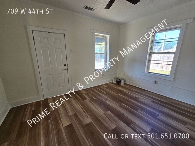 Building Photo - 709 W 44th St