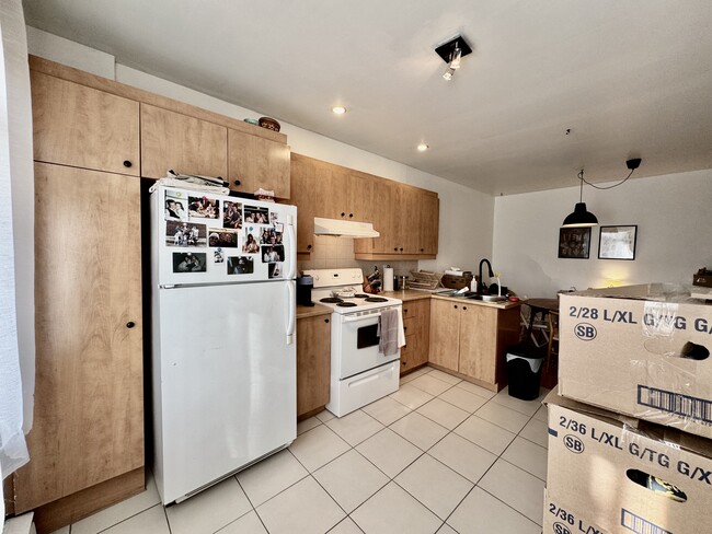 Building Photo - 5760 Av De Lorimier