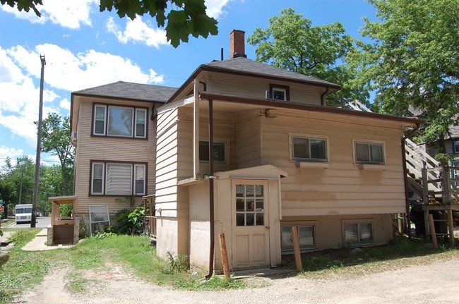 Building Photo - 1 br, 1 bath House - 1021 E University Ave 2