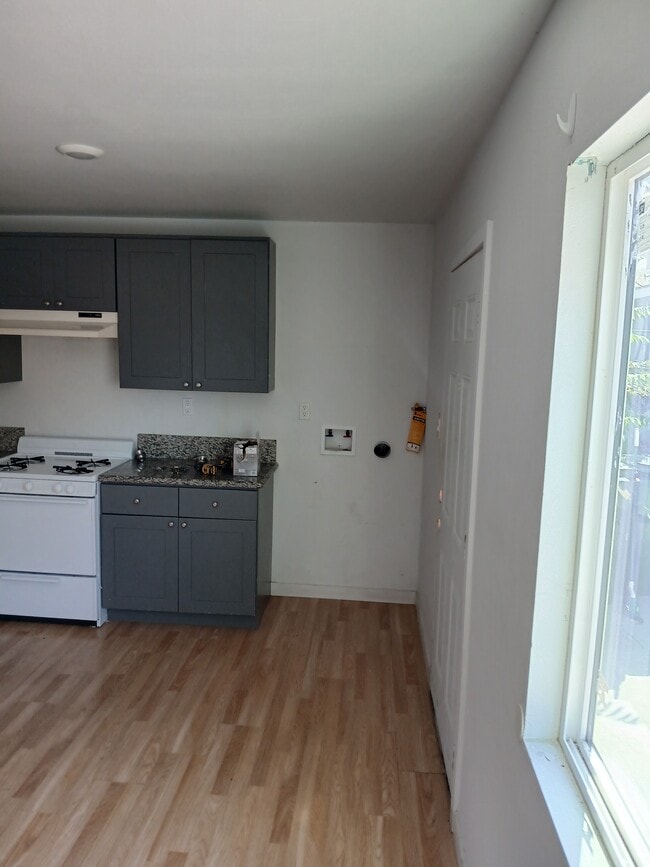 Photo - 1133-1132 E 101st St House