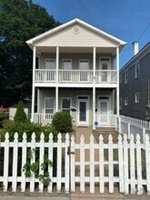 Building Photo - 518 N 6th St