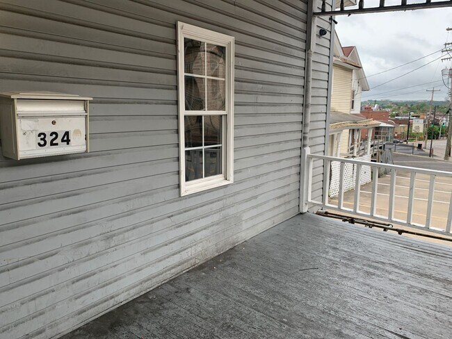 Building Photo - Downtown House - 6 Bedroom/ 2 Bathroom Lar...