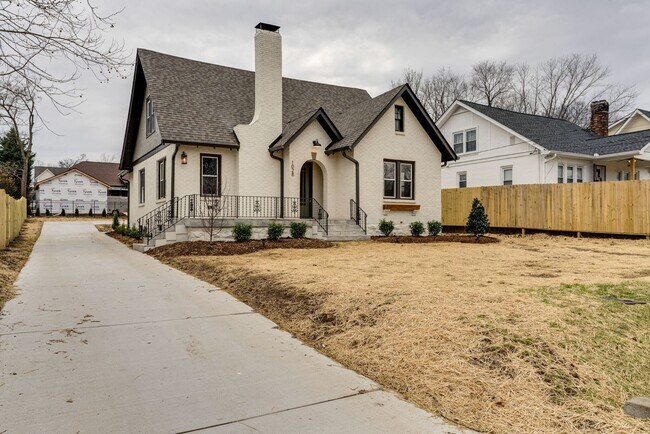 Building Photo - Charming Renovated East Nashville Home wit...