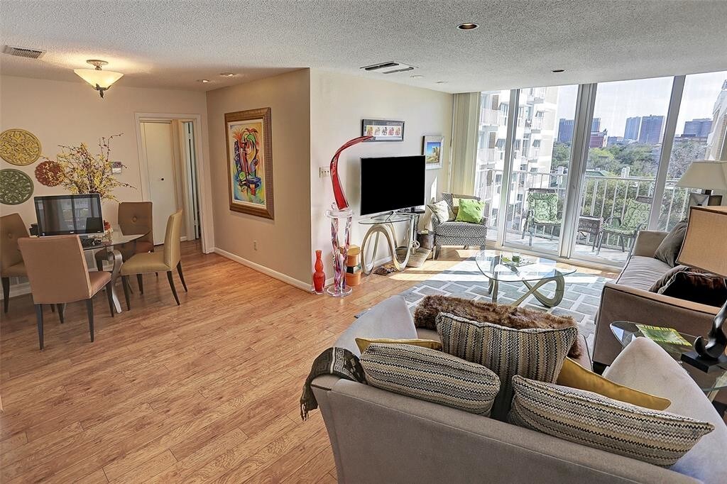 Foto principal - 3600 Montrose Blvd