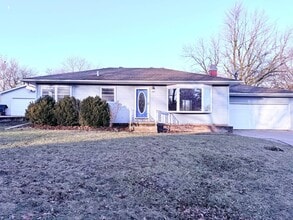 Building Photo - 402 Beverly Hills St