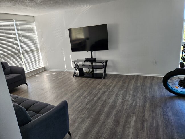 Building Photo - 4700 Ocean Beach Blvd