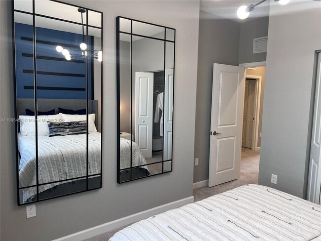 Building Photo - 640 SE 14th St